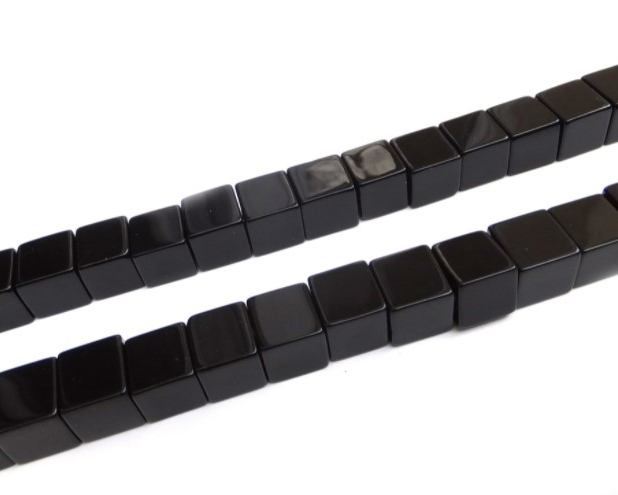 Бусины Агат черный гладкий глянцевый кубик 10мм натуральный камень Черный